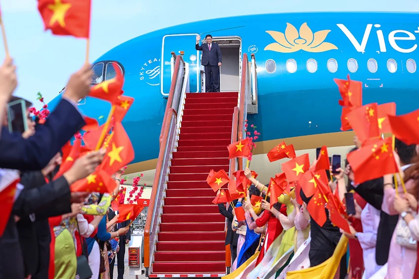 Lễ đón Thủ tướng Phạm Minh Chính và đoàn đại biểu Việt Nam tại sân bay quốc tế Bắc Kinh. Ảnh: VGP