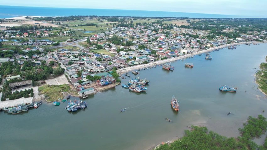 Khu vực biển ở huyện Gio Linh, tỉnh Quảng Trị. Ảnh: QUỐC VŨ Khu vực biển ở huyện Gio Linh, tỉnh Quảng Trị. Ảnh: QUỐC VŨ