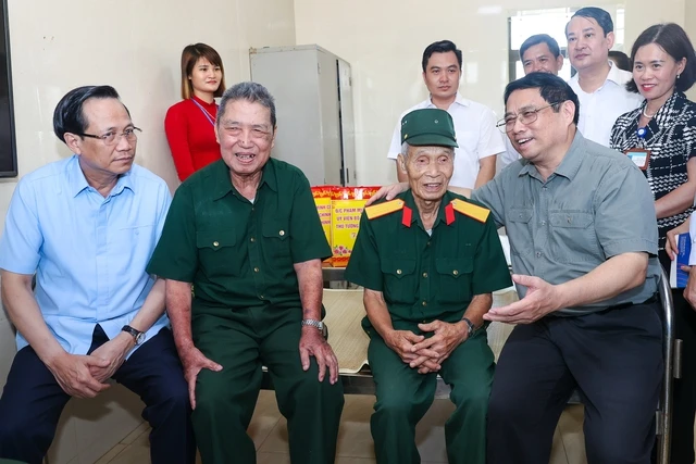 Trong những năm qua, Đảng và Nhà nước luôn quan tâm ban hành, triển khai thực hiện hiệu quả nhiều chính sách đối với thương binh, liệt sĩ, người có công với cách mạng. Ảnh: VGP Trong những năm qua, Đảng và Nhà nước luôn quan tâm ban hành, triển khai thực hiện hiệu quả nhiều chính sách đối với thương binh, liệt sĩ, người có công với cách mạng. Ảnh: VGP
