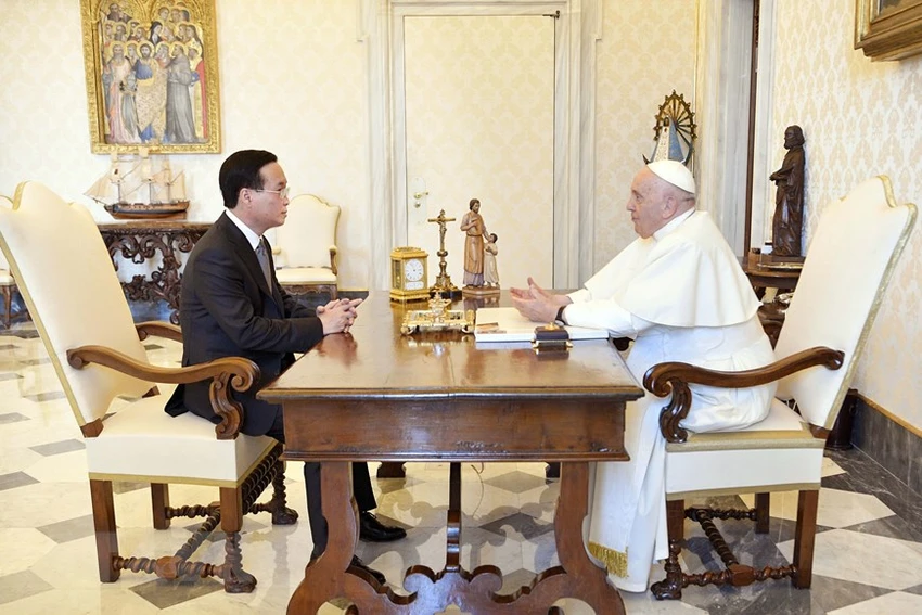 Chủ tịch nước Võ Văn Thưởng hội kiến với Giáo hoàng Francis. Ảnh: TTXVN Chủ tịch nước Võ Văn Thưởng hội kiến với Giáo hoàng Francis. Ảnh: TTXVN