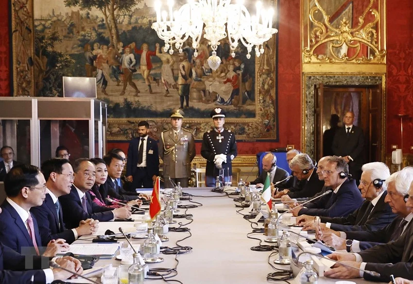 Chủ tịch nước Võ Văn Thưởng và Tổng thống Cộng hòa Italy Sergio Mattarella hội đàm sau lễ đón. Ảnh: TTXVN