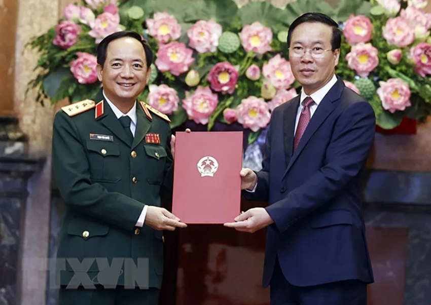Chủ tịch nước Võ Văn Thưởng trao Quyết định thăng quân hàm Thượng tướng đối với ông Trịnh Văn Quyết, Phó Chủ nhiệm Tổng cục Chính trị QĐND Việt Nam. Ảnh: TTXVN Chủ tịch nước Võ Văn Thưởng trao Quyết định thăng quân hàm Thượng tướng đối với ông Trịnh Văn Quyết, Phó Chủ nhiệm Tổng cục Chính trị QĐND Việt Nam. Ảnh: TTXVN