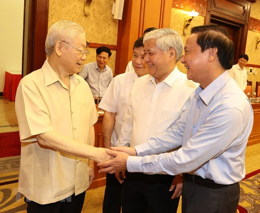 Tổng Bí thư Nguyễn Phú Trọng cùng các thành viên Ban Chỉ đạo tham dự tại phiên họp. Ảnh: TTXVN Tổng Bí thư Nguyễn Phú Trọng cùng các thành viên Ban Chỉ đạo tham dự tại phiên họp. Ảnh: TTXVN