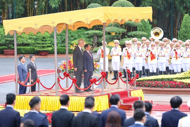 Thủ tướng Phạm Minh Chính chủ trì lễ đón trọng thể Thủ tướng Singapore Lý Hiển Long. Ảnh: VGP Thủ tướng Phạm Minh Chính chủ trì lễ đón trọng thể Thủ tướng Singapore Lý Hiển Long. Ảnh: VGP