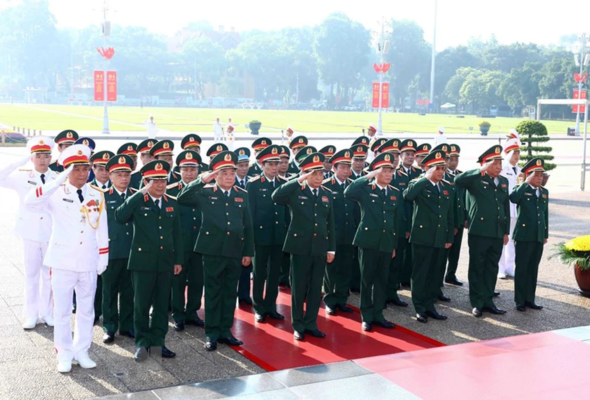 Đoàn đại biểu Quân uỷ Trung ương Bộ Quốc phòng vào Lăng viếng Chủ tịch Hồ Chí Minh. Ảnh: TTXVN Đoàn đại biểu Quân uỷ Trung ương Bộ Quốc phòng vào Lăng viếng Chủ tịch Hồ Chí Minh. Ảnh: TTXVN