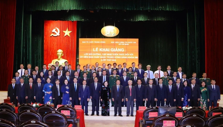 Các đại biểu tại lễ khai giảng. Ảnh: VOV Các đại biểu tại lễ khai giảng. Ảnh: VOV