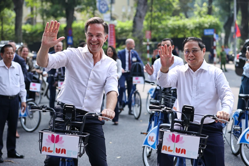 4-thu-tuong-di-xe-dap-ha-noi-ha-lan.jpg