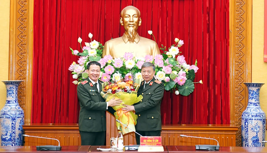 Thiếu tướng Vũ Hồng Văn nhận nhiệm vụ mới