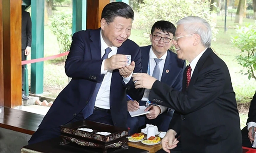 2017-Tổng-bí-thư-Nguyễn-Phú-Trọng-mời-trà-Tổng-bí-thư_-Chủ-tịch-Trung-Quốc-Tập-.png
