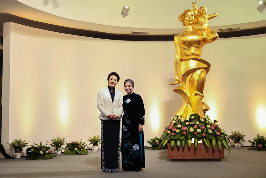 phu-nhan-tong-bi-thu-nguyen-phu-trong-phu-nhan-banh-le-vien-tap-can-binh-6-vgp.jpeg
