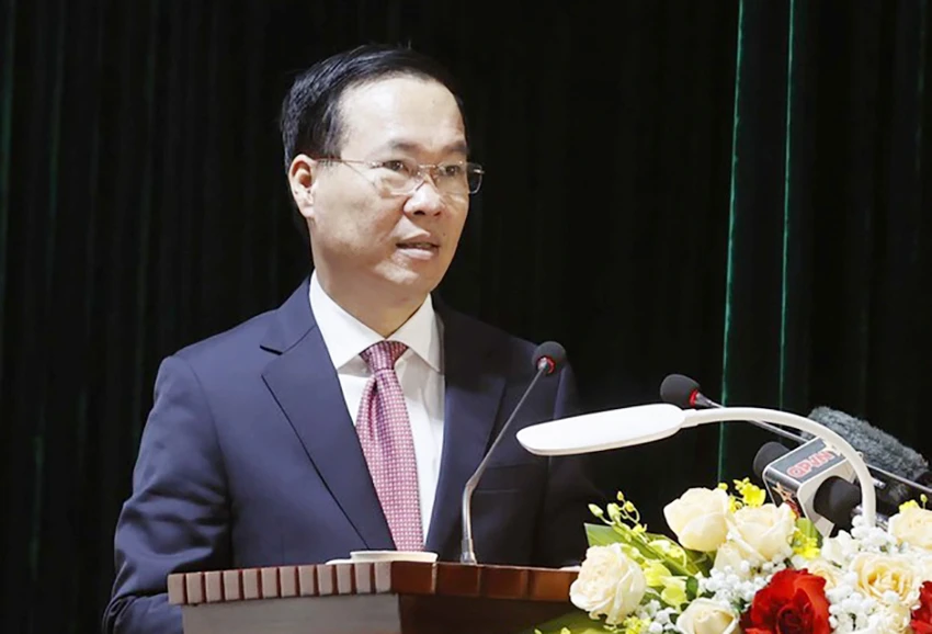 chu-tich-nuoc-vo-van-thuong-tham-binh-chung-dac-cong.jpg