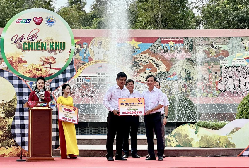 trung-uong-cuc-mien-nam-ve-lai-chien-khu-3-2583.jpg