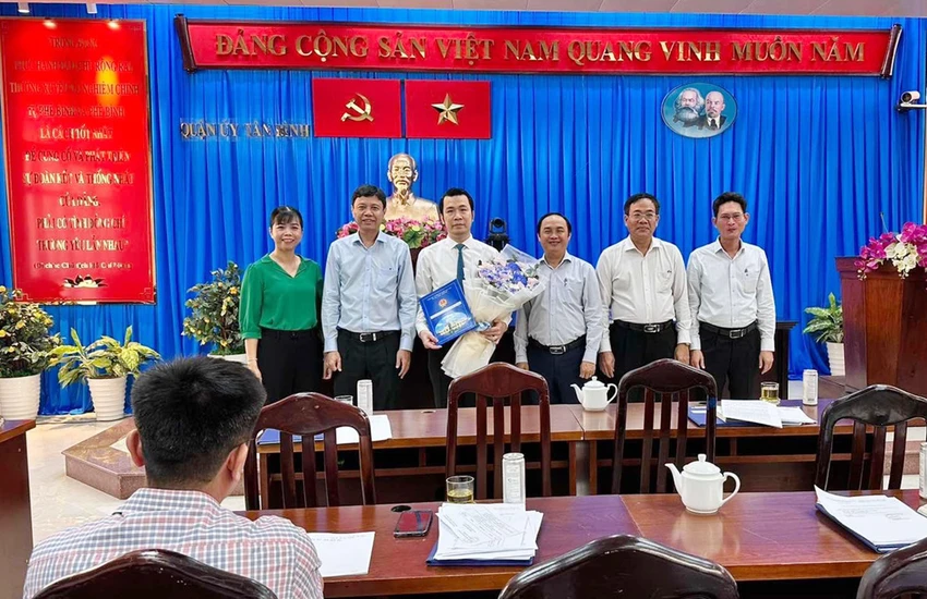 Phó Chủ tịch UBND quận Tân Bình Trương Tấn Sơn được điều động về Tỉnh ủy Long An