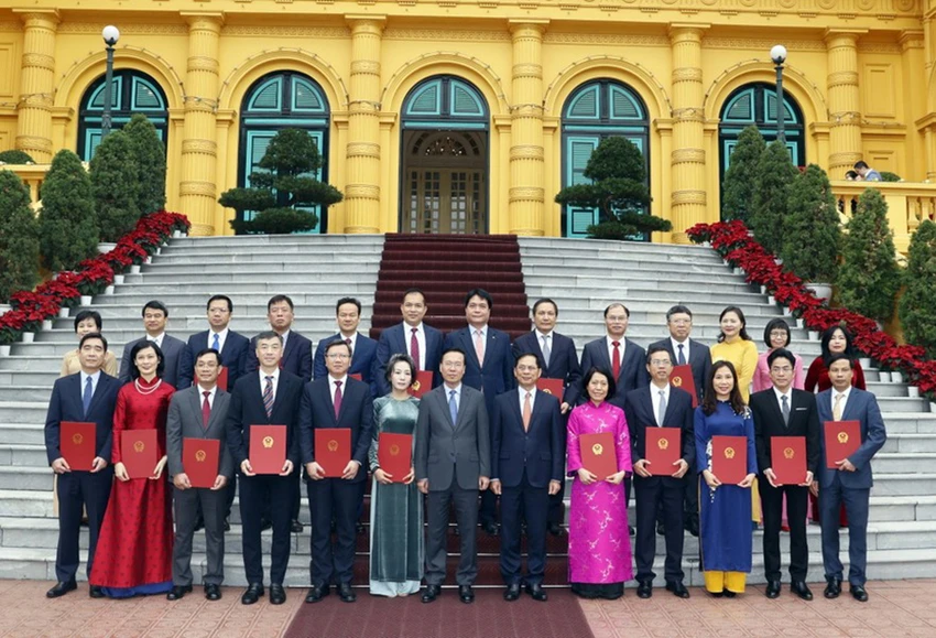 chu-tich-nuoc-trao-dai-su-dac-menh-2.jpg
