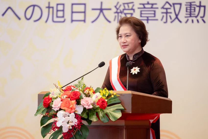 huan-chuong-mat-troi-moc-2.jpg