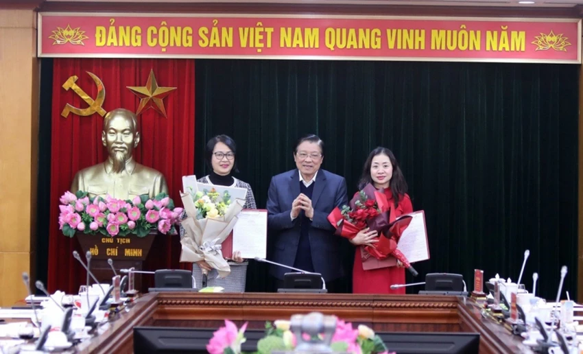 ban-noi-chinh-trung-uong-bo-nhiem-2-nu-can-bo-quan-ly-cap-vu.jpg