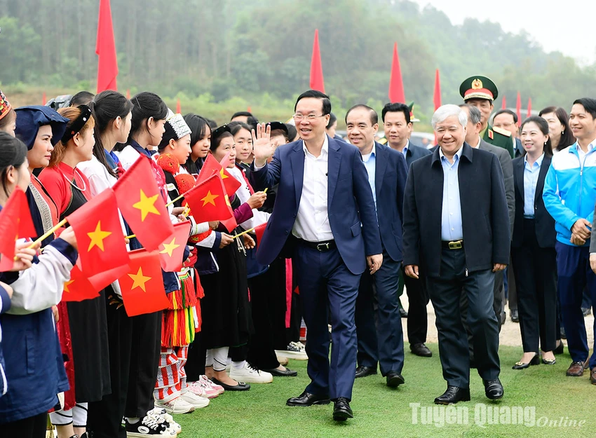 Chủ tịch nước: Trồng nhiều cây hơn nữa bằng tình yêu, lòng biết ơn và sự khiêm nhường