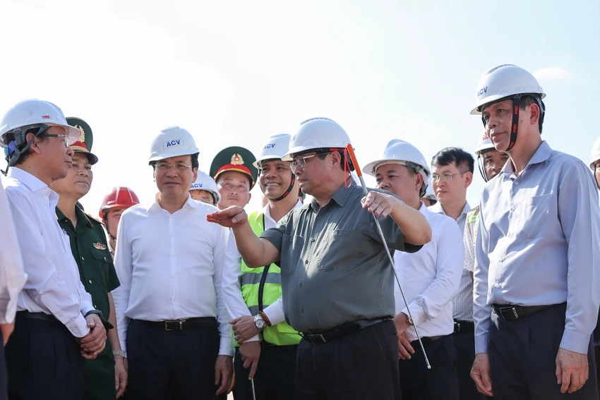 Thủ tướng làm việc và kiểm tra dự án nhà Ga hành khách T3 Tân Sơn Nhất, TP.HCM hôm 12-2 (tức Mùng 3 Tết Giáp Thìn 2024). Ảnh: VGP