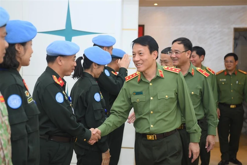 Thứ trưởng Lương Tam Quang thăm, làm việc với các sĩ quan tham gia gìn giữ hòa bình tại Nam Xu-đăng