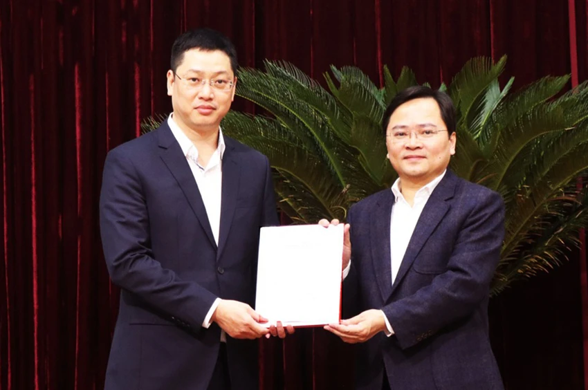 ban-bi-thu-chi-dinh-ong-tran-huy-phuong-tham-gia-ban-thuong-vu-tinh-uy-bac-ninh (2).jpg