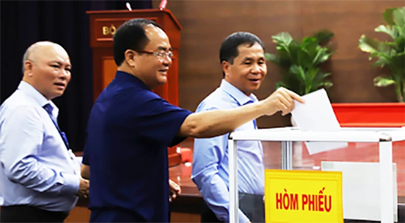 bo-noi-vu-gioi-thieu-1-nhan-su-quy-hoach-uy-vien-trung-uong-dang-khoa-xiv-2.png
