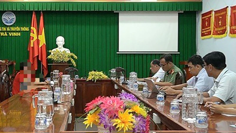tra-vinh-xu-phat-nu-giao-vien-thong-tin-sai-ve-pho-chanh-thanh-tra-huyen.jpg