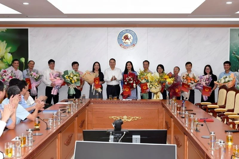 ban-tin-nhan-su-dieu-dong-bo-nhiem-nhieu-lanh-dao-cac-tinh-thanh-pho.jpeg
