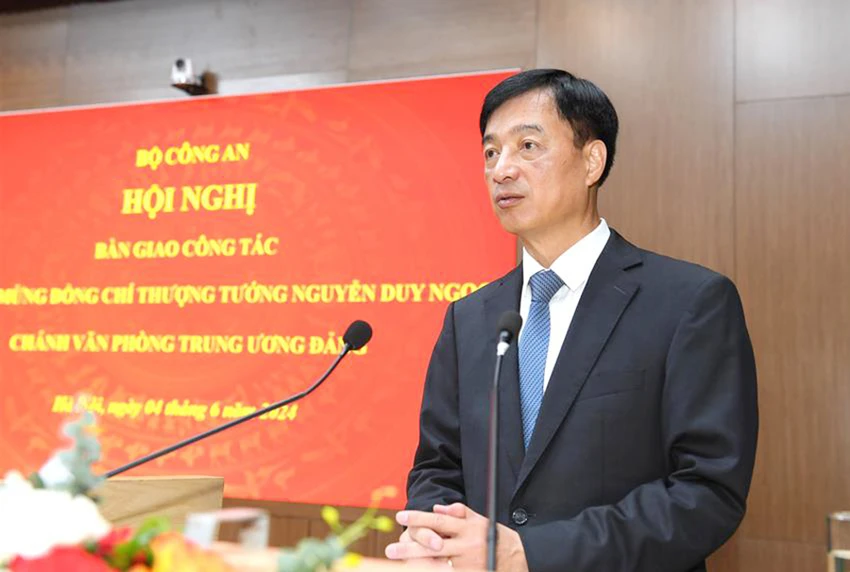 chanh-van-phong-trung-uong-dang-nguyen-duy-ngoc-ban-giao-cong-tac-o-bo-cong-an.jpeg