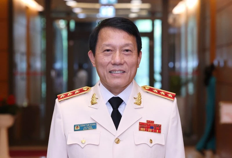 quoc-hoi-phe-chuan-thanh-vien-hoi-dong-quoc-phong-va-an-ninh-voi-thuong-tuong-luong-tam-quang.jpg