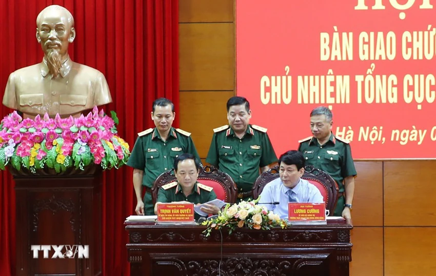Đại tướng Lương Cường bàn giao chức trách, nhiệm vụ Chủ nhiệm Tổng cục Chính trị