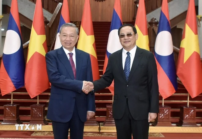Năm 2024, Việt Nam - Lào phấn đấu đạt mục tiêu tăng trưởng thương mại 10-15%, ;Thủ tướng Lào Sonexay Siphandone