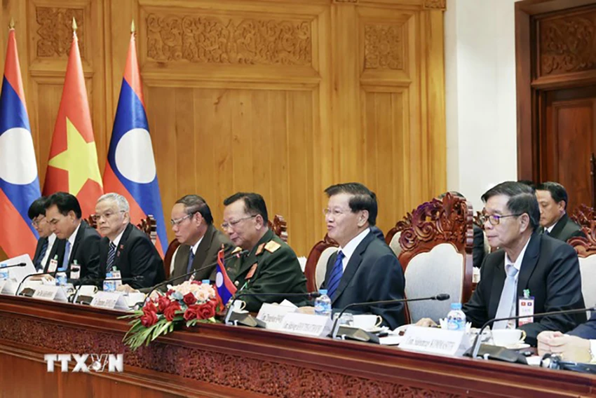 viet-lao-moi-quan-he-co-mot-khong-hai-chu-tich-nuoc-to-lam-3.jpg