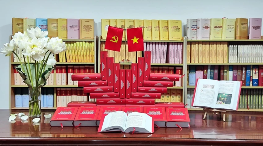ra-mat-cuon-sach-moi-cua-tong-bi-thu-nguyen-phu-trong-viet-ve-hoat-dong-cua-quoc-hoi-1.jpg
