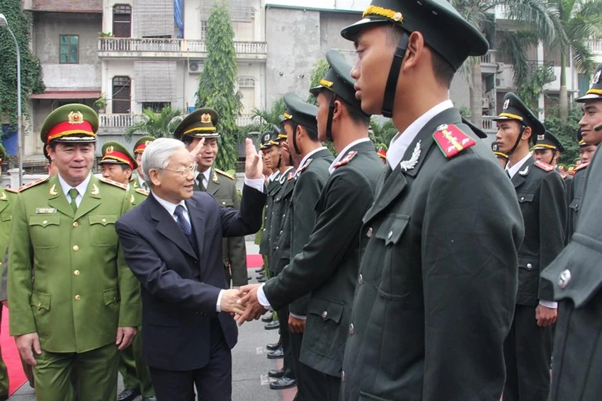 bo-truong-bo-cong-an-tong-bi-thu-la-nguoi-cong-san-chan-chinh-voi-trai-tim-nhan-hau.jpg