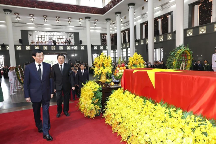 2-doan-trung-quoc-den-vieng-tong-bi-thu.jpg