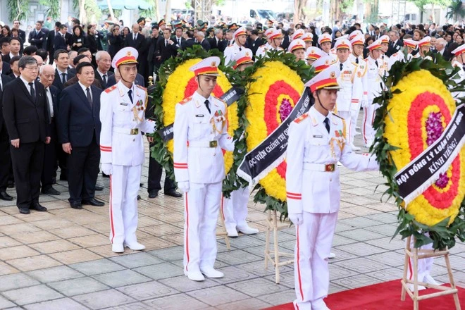 hoi-dong-ly-luan-trung-uong.jpg