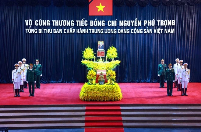 quoc-tang-tong-bi-thu-nguyen-phu-trong-le-vieng-tai-ha-noi-1-2781.jpg