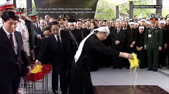 GIA-DINH-THA-HOA-DAT-XUONG-MO-1.jpg