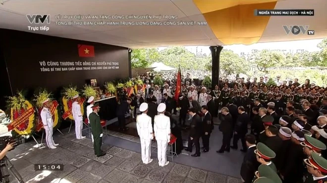 GIA-DINH-THA-HOA-DAT-XUONG-MO-2.jpg