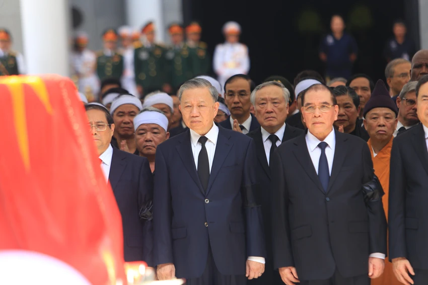 le-tien-tong-bi-thu-tai-nha-tang-le-17.jpg