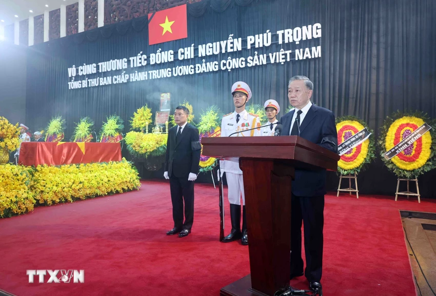 Đồng chí Tô Lâm, Ủy viên Bộ Chính trị, Chủ tịch nước, Trưởng Ban Lễ tang đọc lời điếu của Ban Chấp hành Trung ương Đảng Cộng sản Việt Nam