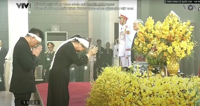 vong-quanh-linh-cuu.jpg