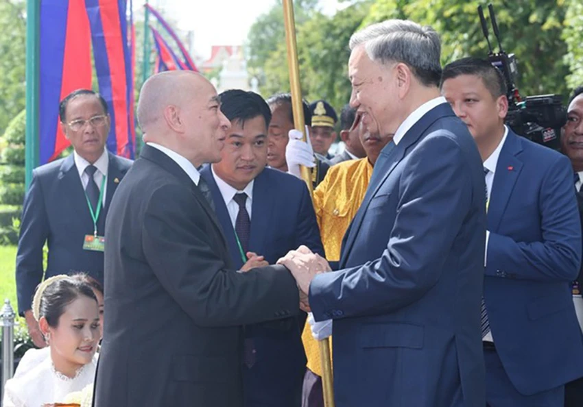 chu-tich-nuoc-to-lam-da-den-phnom-penh-bat-dau-tham-cap-nha-nuoc-campuchia-2-4970.jpg