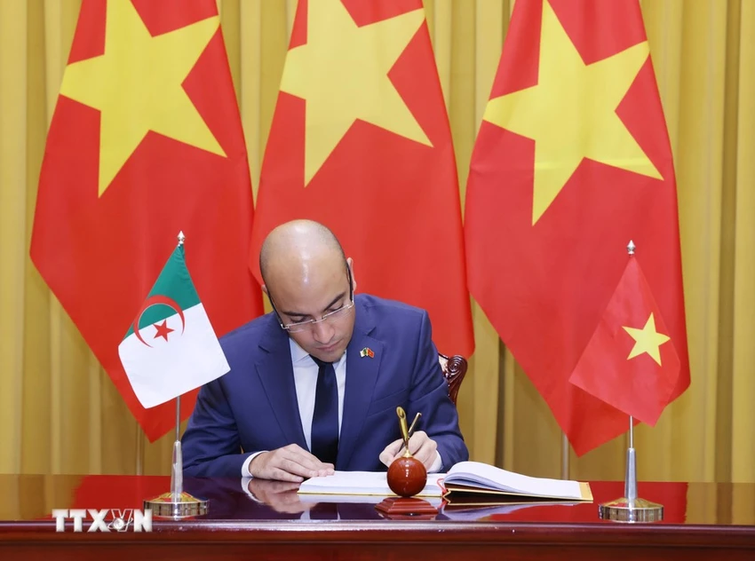 ttxvn-dai-su-algeria-5-8128.jpg