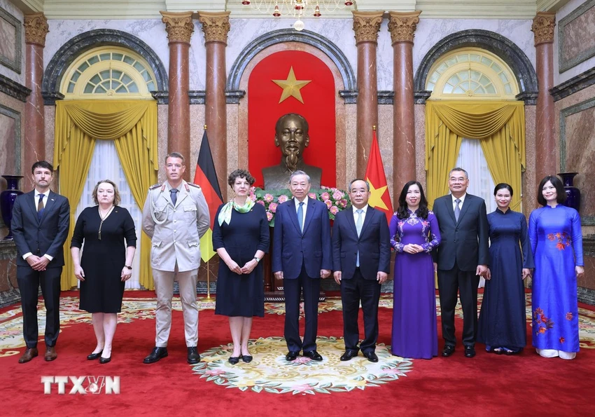 Chùm ảnh Tổng Bí thư, Chủ tịch nước Tô Lâm tiếp Đại sứ các nước trình Quốc thư