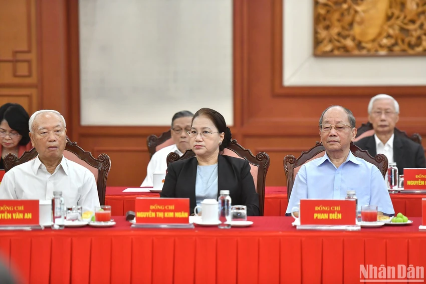 bo-chinh-tri-gap-mat-lanh-dao-nguyen-lanh-dao-dang-nha-nuoc (12).jpg