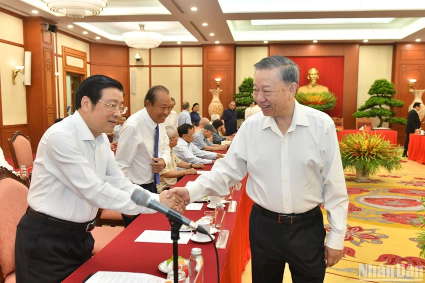 bo-chinh-tri-gap-mat-lanh-dao-nguyen-lanh-dao-dang-nha-nuoc (7).jpg