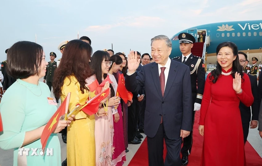 tong-bi-thu-chu-tich-nuoc-to-lam-va-phu-nhan-da-den-thu-do-bac-kinh-2.jpg
