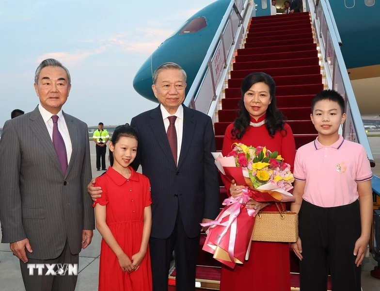 tong-bi-thu-chu-tich-nuoc-to-lam-va-phu-nhan-da-den-thu-do-bac-kinh-5.jpg