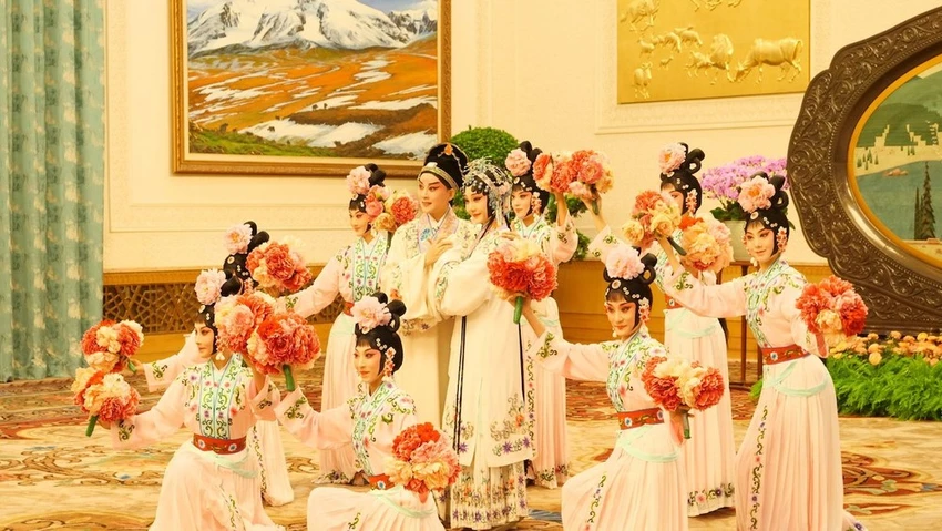 1-phu-nhan-tong-bi-thu-to-lam-ba-ngo-phuong-ly-ndo.jpg